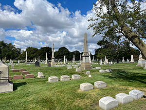  Graceland, a beautiful cemetery and certified arboretum in the Chicago's north side neighborhood of Uptown