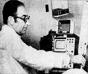 Sabbagha using an ultrasound machine on a patient at Magee-Womens Hospital. From the Pittsburgh Post-Gazette, May 30, 1974.